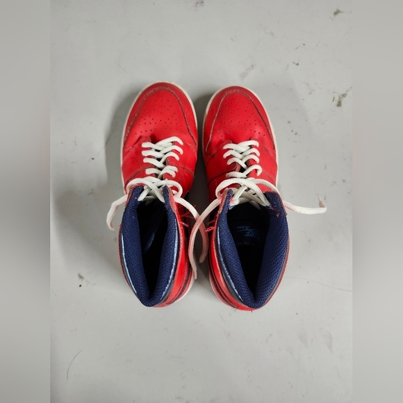 Nike Air Jordan 1 Retro Red - Picture 6 of 7